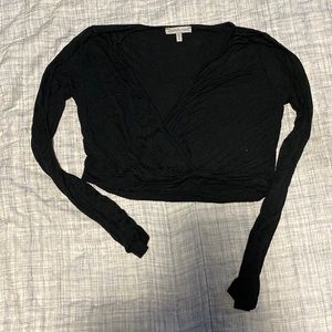 Medium Black v-neck crop top